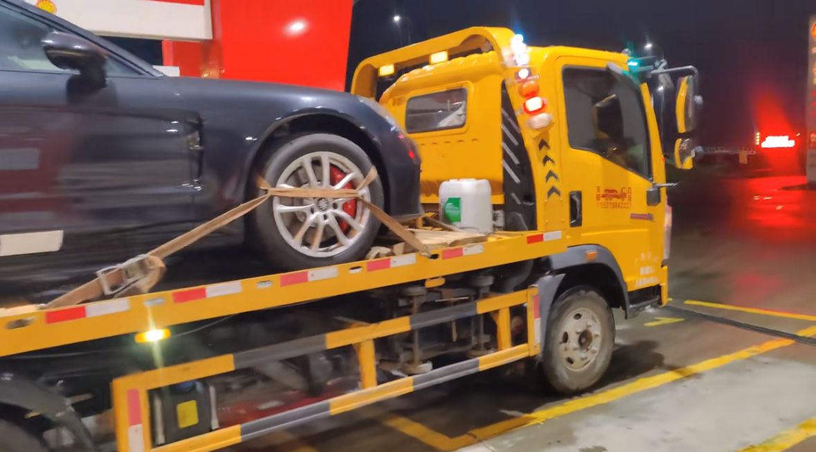 河西行车途中遇到突发状况该如何呼叫道路救援？